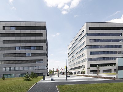 Praha, Polyfunkční dům Prosek Point