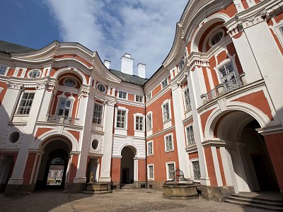 Broumov, Revitalizace kláštera Broumov – vzdělávací a kulturní centrum