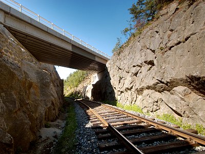 Velké Meziříčí, Most přes železniční trať